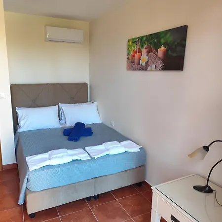 别墅 Epta Karpi Complex Of 7 Luxury Skriperon