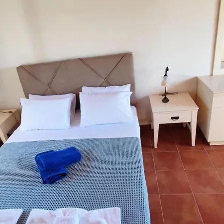 Villa Epta Karpi Complex Of 7 Luxury Skriperon