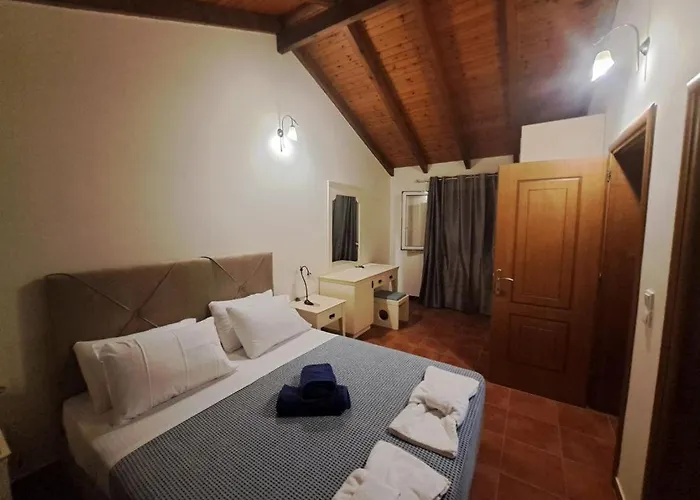 Villa Epta Karpi Complex Of 7 Luxury Skriperon