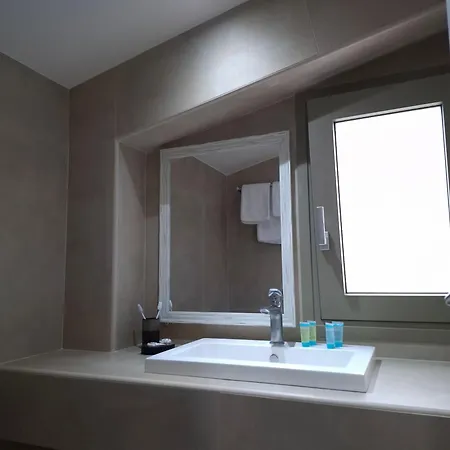 Epta Karpi Complex Of 7 Luxury Vilă